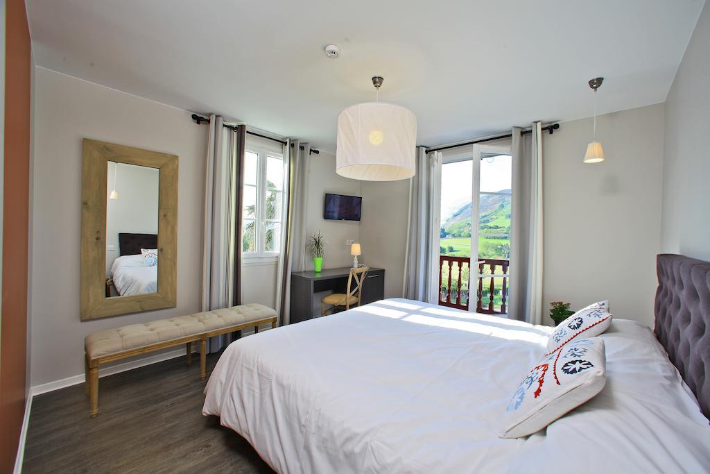 Hotel Agian Itxassou Buitenkant foto